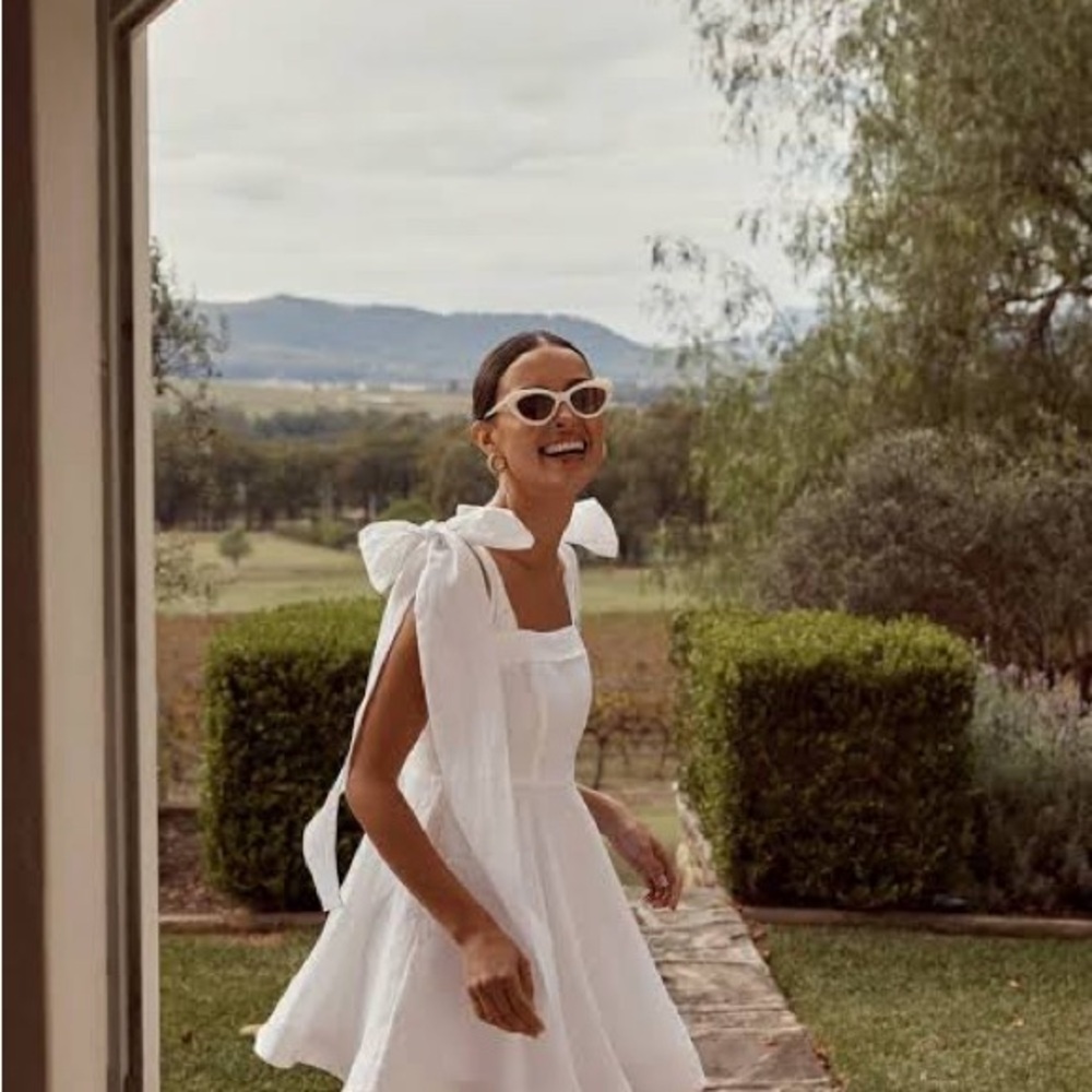 DISSH White Dress with Bow Details